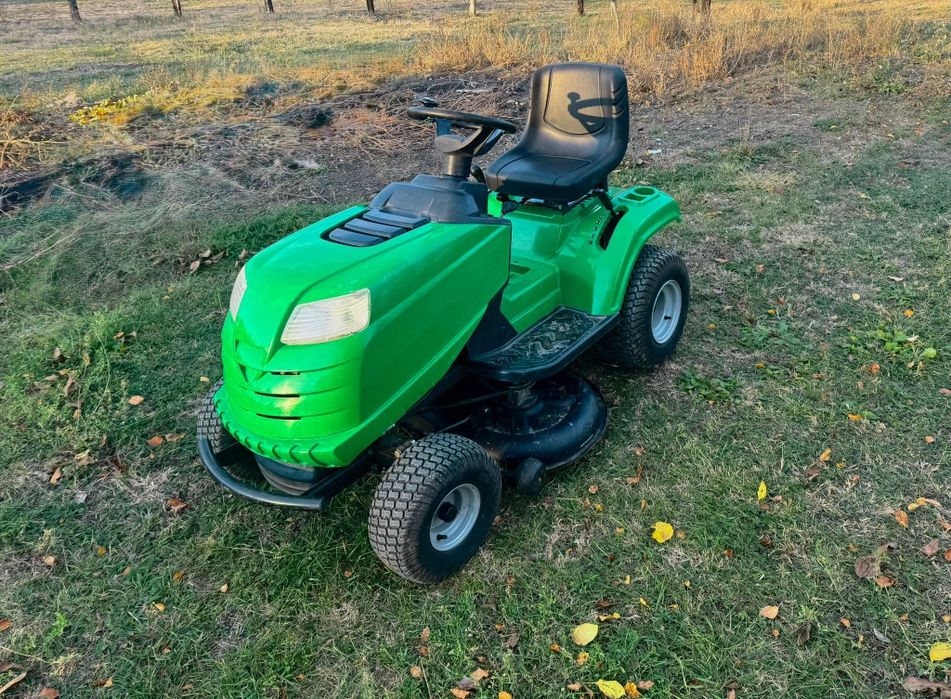 Tractoras de tuns iarba livadă