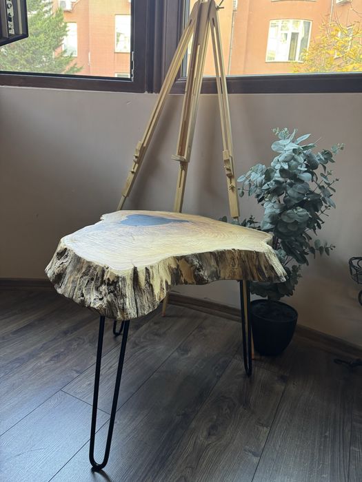 Уникална малка маса - ръчна изработка , истинско дърво