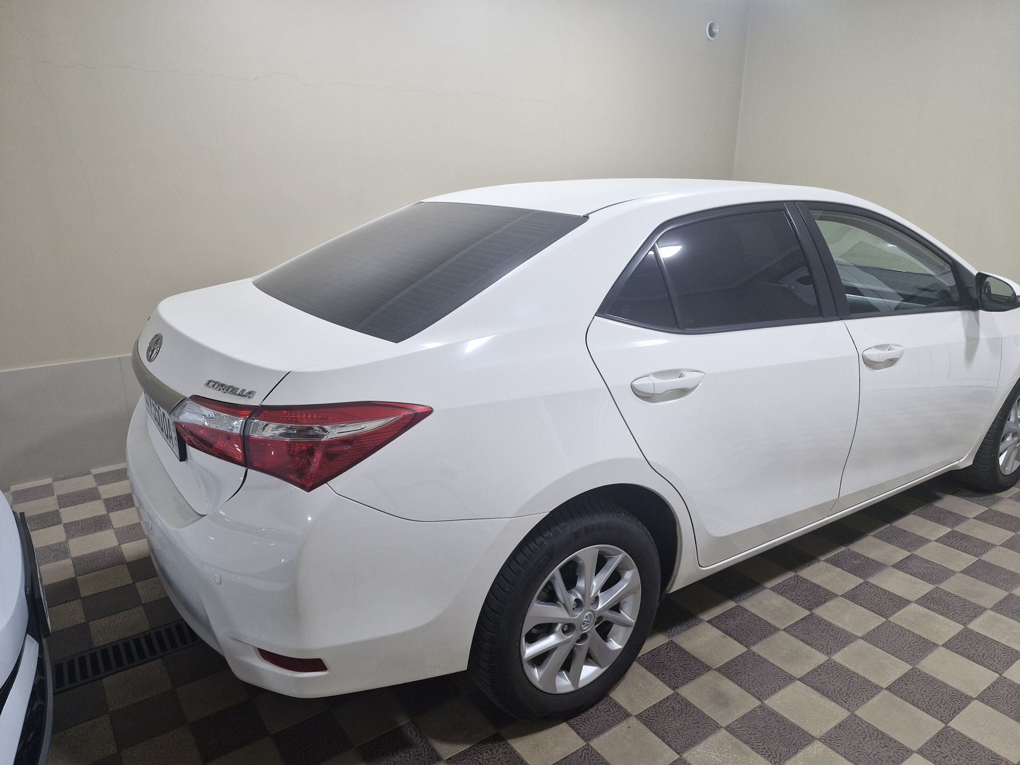 Продам свою TOYOTA COROLLA 2015 года выпуска
