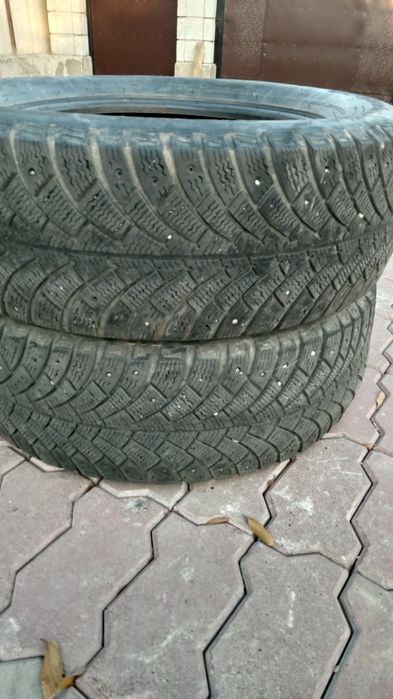Шины зимние 2 штуки
