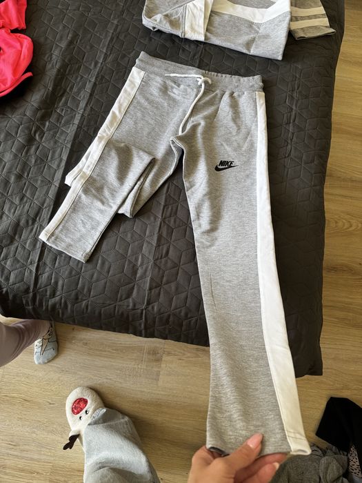 Сив/бял/ черен спортен екип Nike