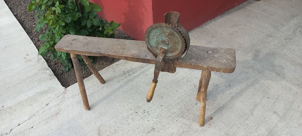 Curățătoare de Porumb. Piesă Veche. Ideală pt Decor