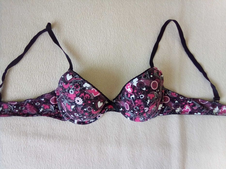 sutien dama cupa 75B frumos si unul alb/negru cupa 80C  99ron FIECARE