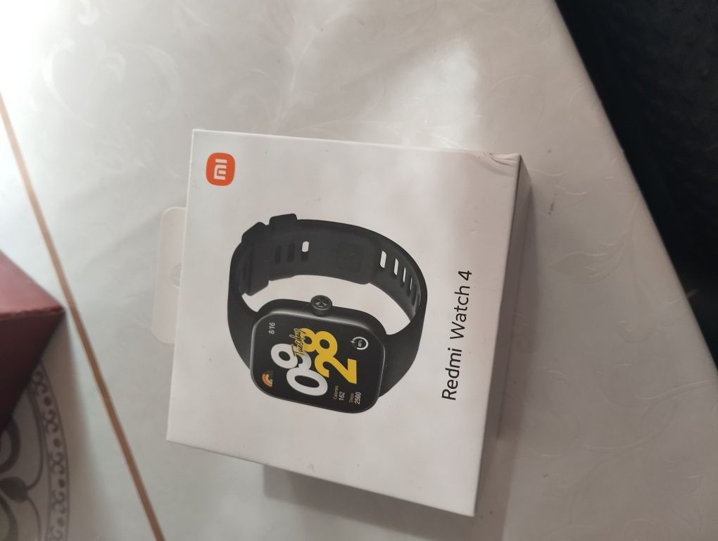 Redmi Watch 4 очен хорошое состаяние ни разу не носил (с коробкой)