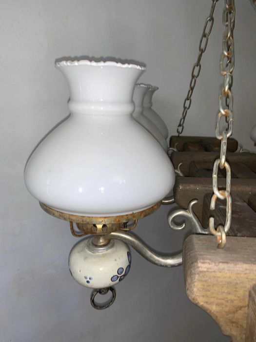 Candelabru sase brate din lemn si portelan