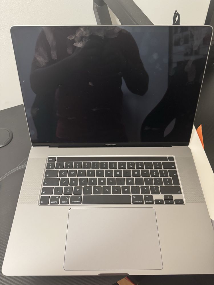 MacBook Pro 16” (2020)