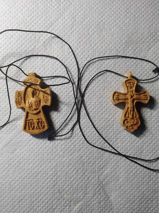 Set 4 cruci pectorale sculptate in lemn