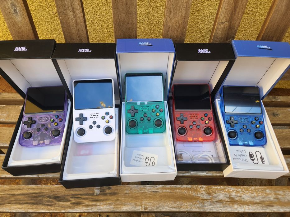 Уникална Мощна Нова Конзола R36S