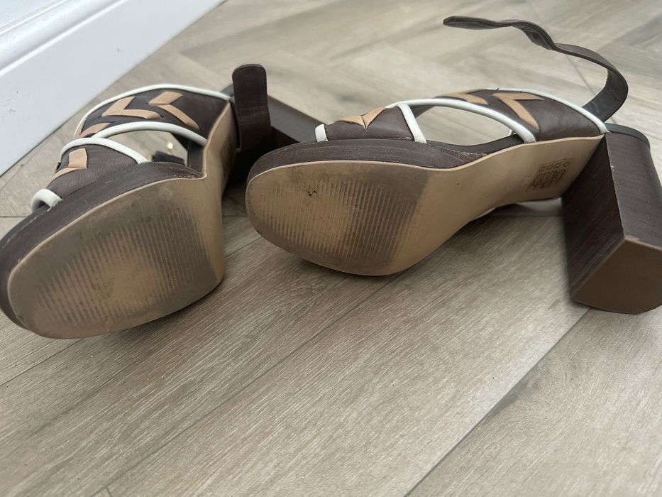 Sandale Bruno Premi maro cu alb, noi, purtate o singura data