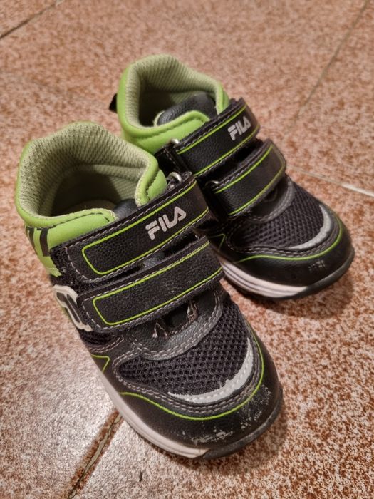 Продавам Детски Обувки FILA Номер 22