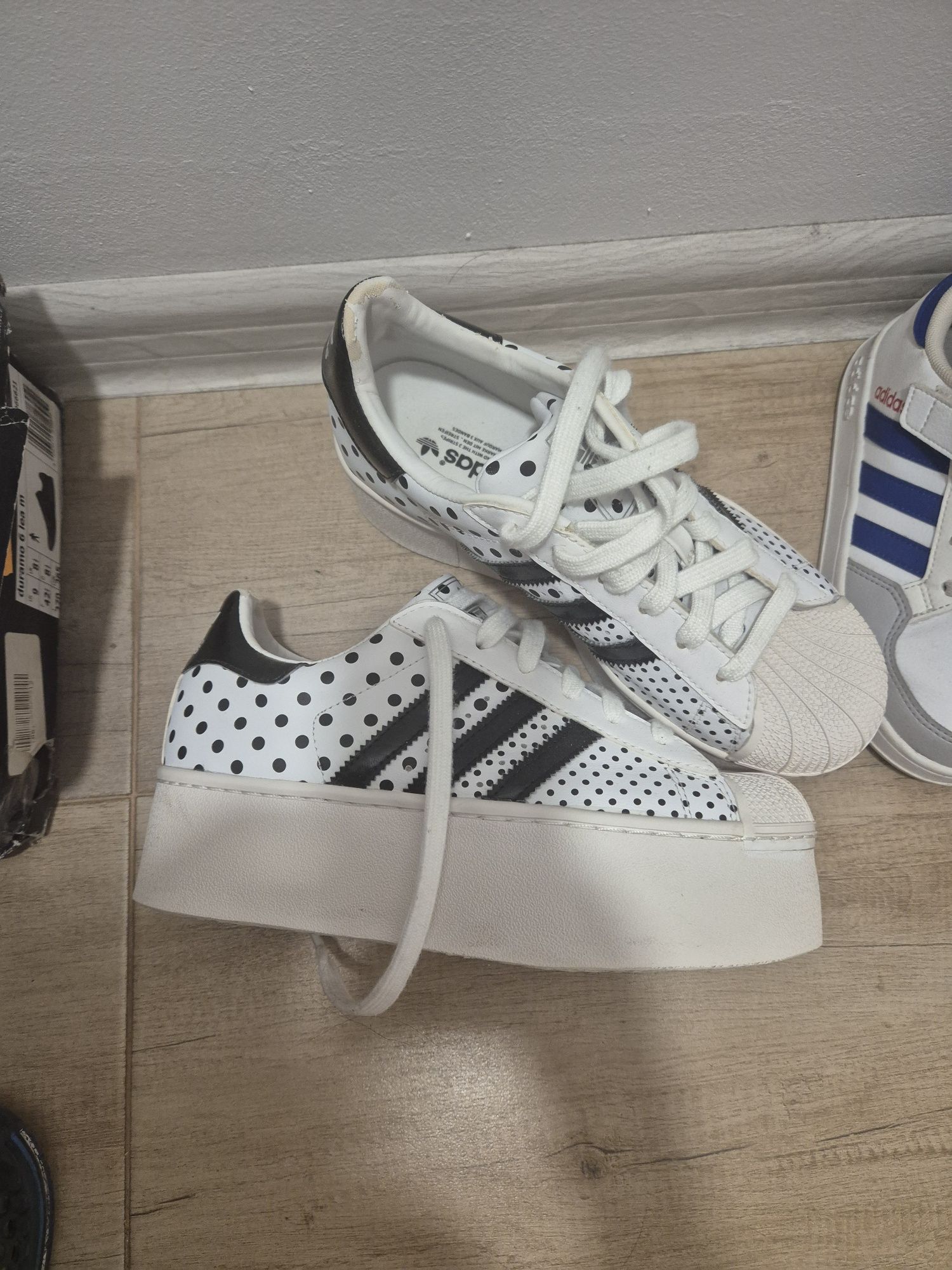 Сникърси, кецове с равна платформа Adidas
