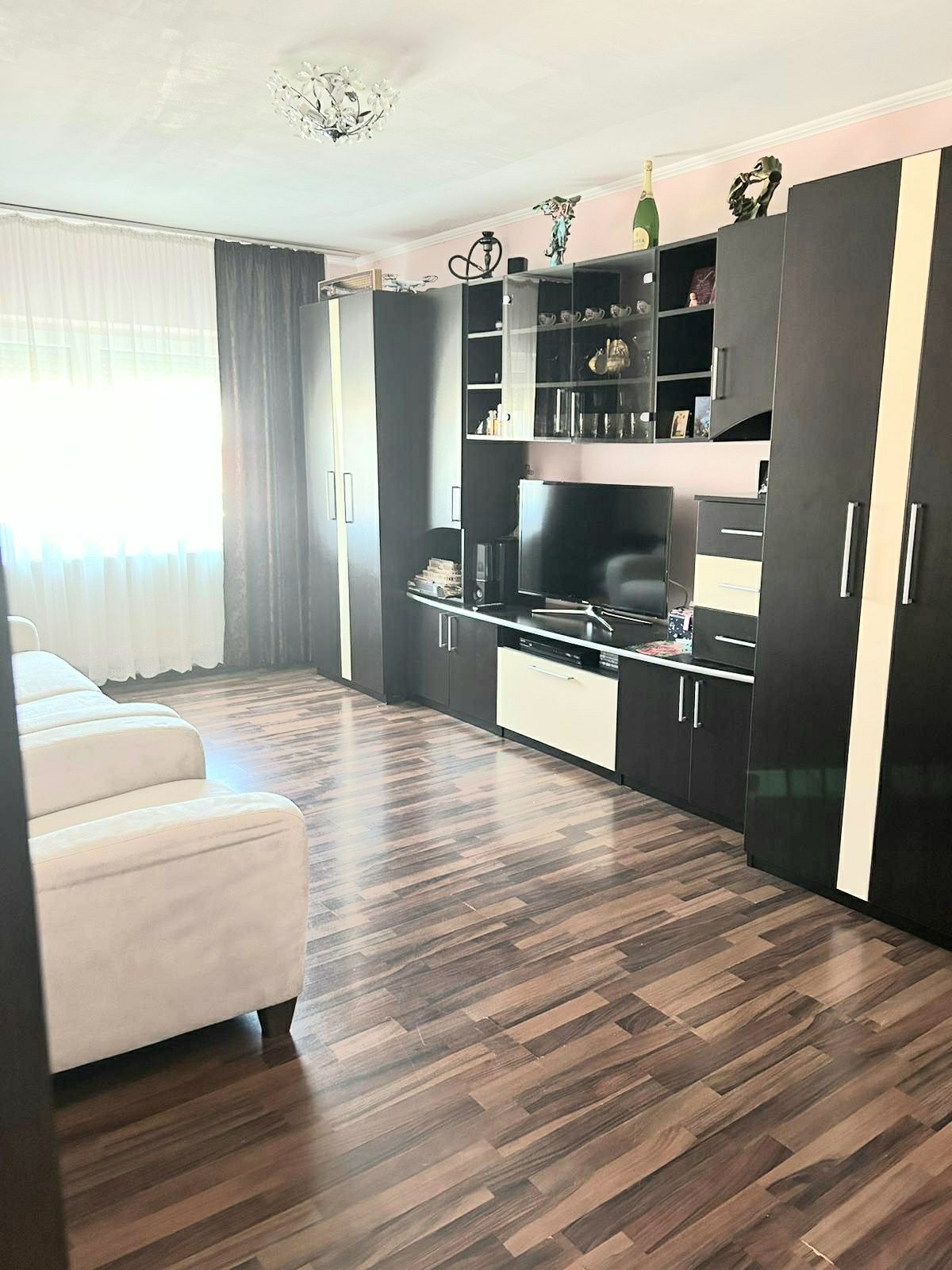 Vând apartament 2 camere complet utilat – Micro 17, Etaj 3