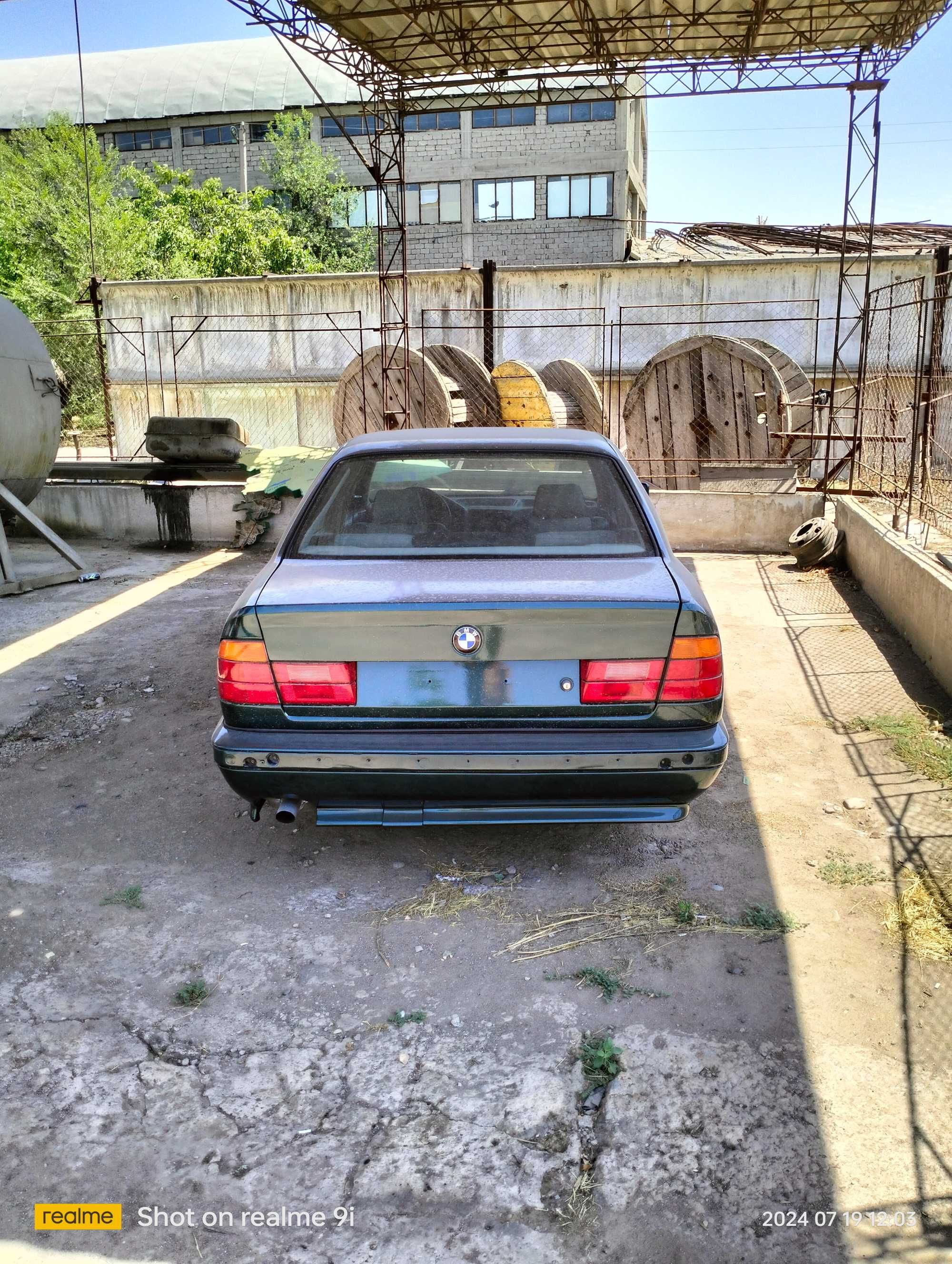 Продам машину бмв е34