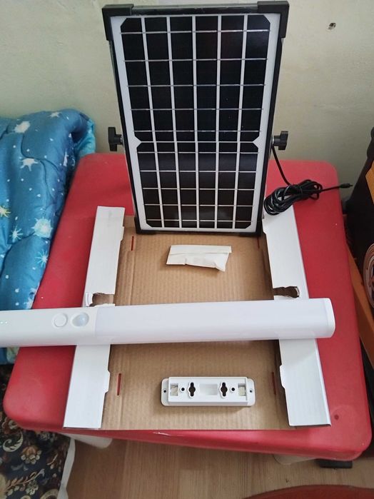 Lampa solara mobila