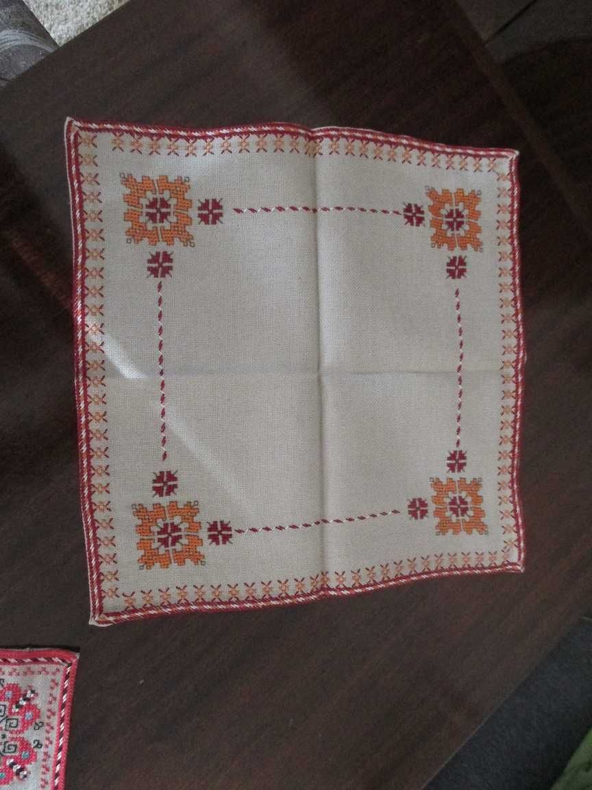 Бродирани ръчно карета