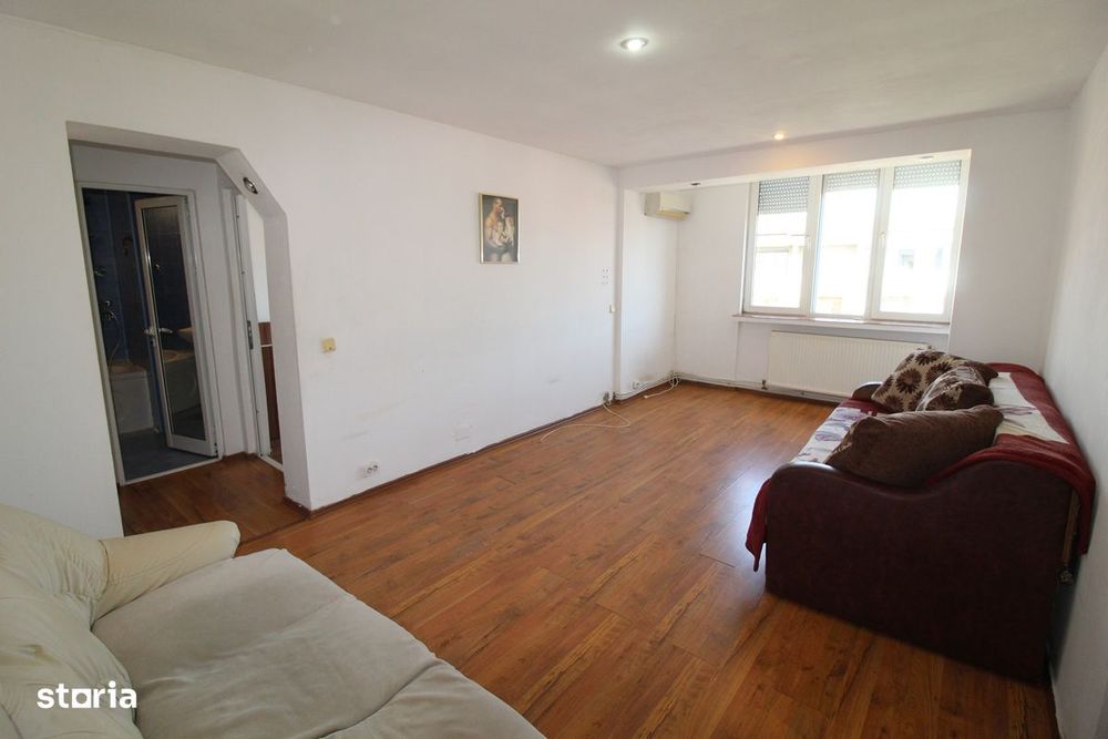 Vând apartament 2 camere în Hunedoara, zona Micro 4, S.U. 44 mp