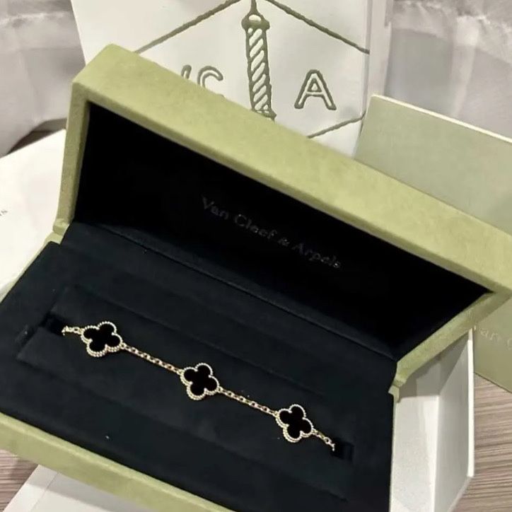 Van Cleef & Arpels гривна