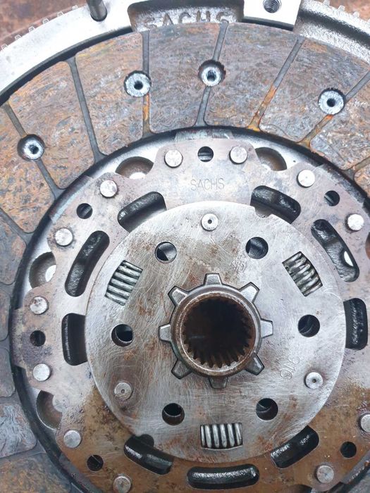 Kit ambreiaj Sachs complet.