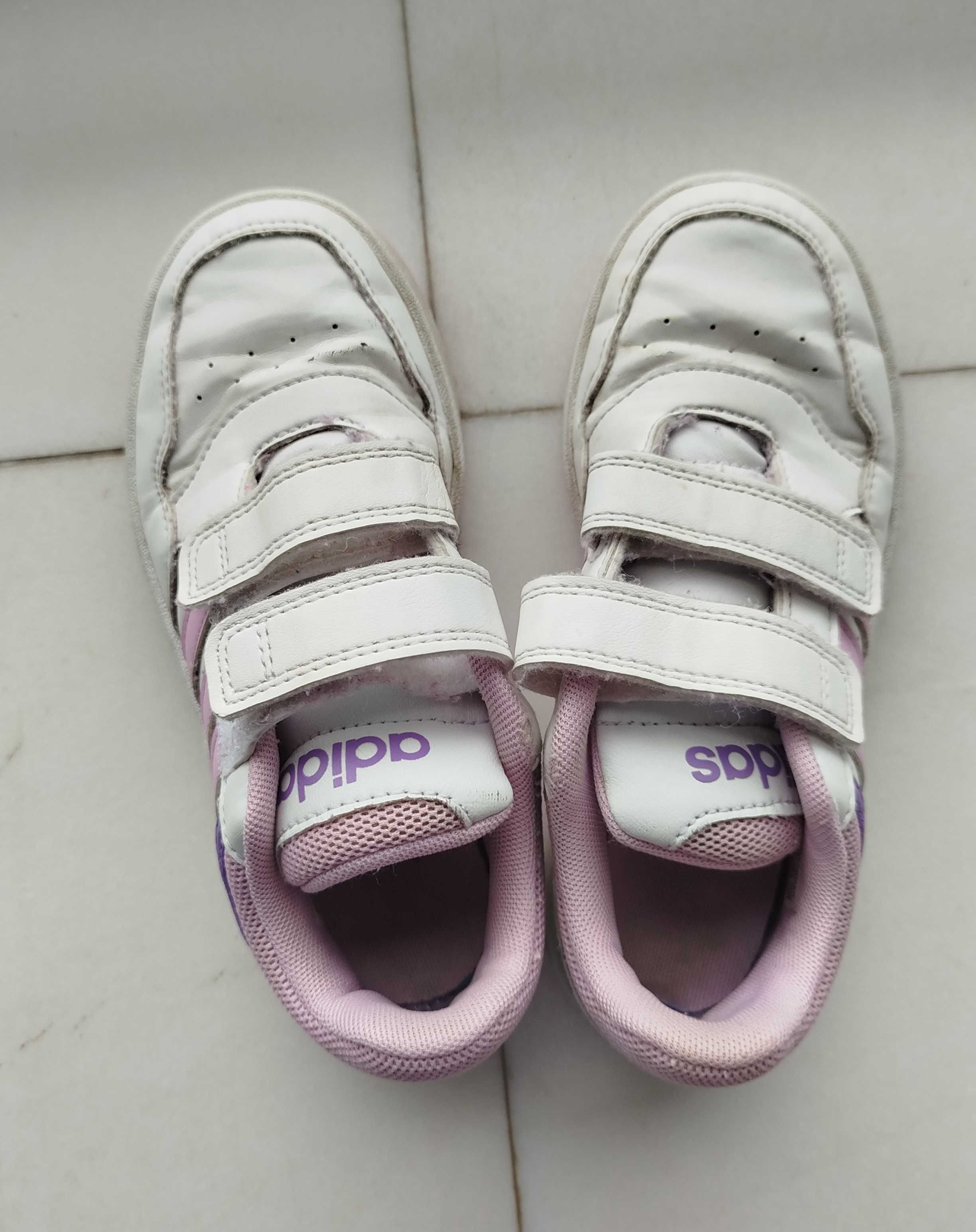 Продавам детски маратонки ADIDAS 31 номер