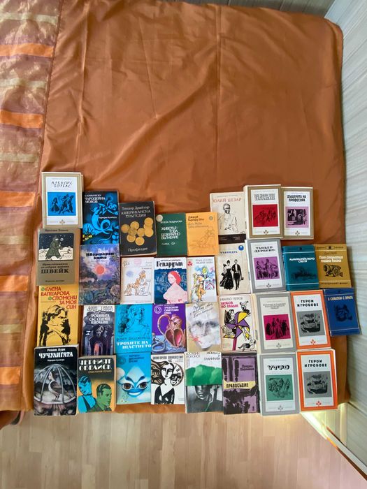 Продавам книги стари издателства