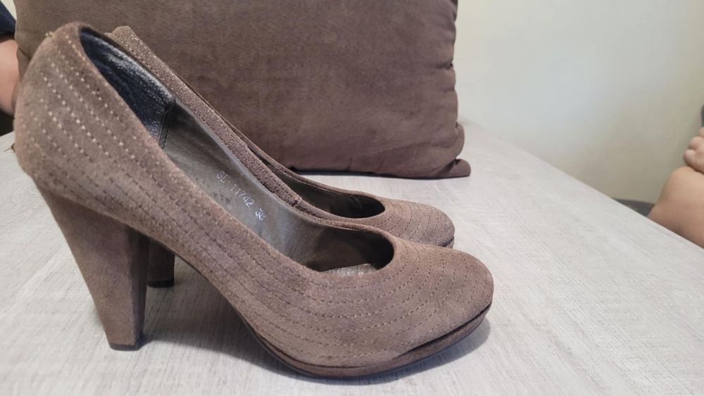 Обувки на ток кафяв велур