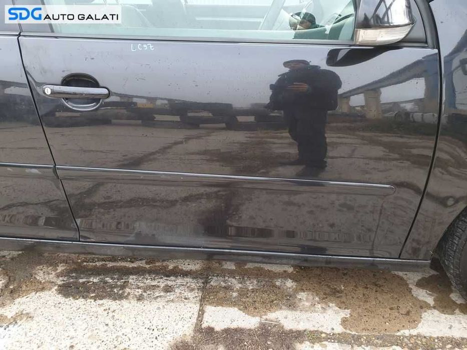 Usa Usi Portiera Portiere Dreapta Fata Dezechipata cu Inceput Rugina VW Golf 5 Hatchback 2004 - 2008 Culoare LC9Z