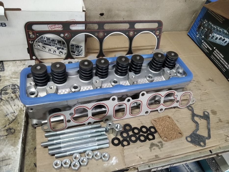 Головка блока  УМЗ4216 сотка инжектор без газа, с крепежем и прокладк.