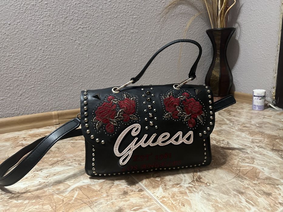 Дамска чанта Guess
