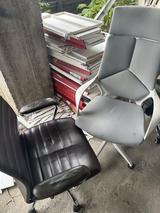 Scaune gaming și birou confortabile din piele și material textil