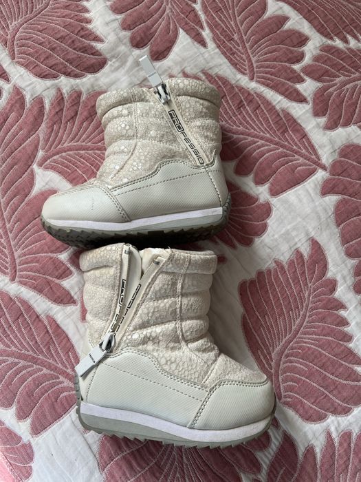 Продается зимняя куртка на девочку 5 лет, сапоги утепленные «Совенок»