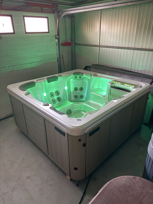 Jacuzzi ciubar spa piscina