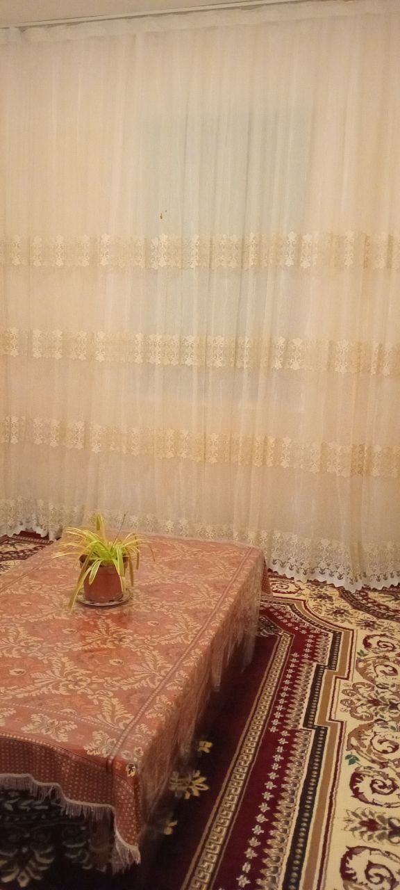 Uy sotiladi 3 xona 2 qavatli domning 1-qavati