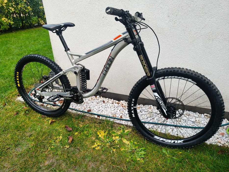 DH bikes, Giant Glory