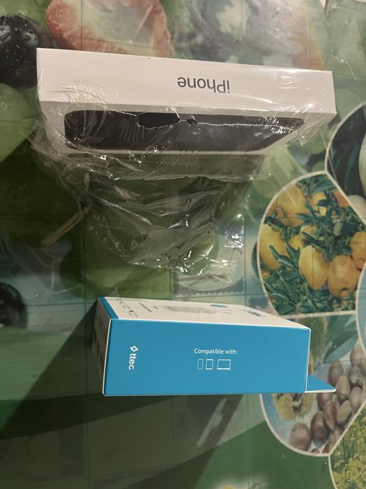 Iphone 16 чисто нов с гаранция и слушалки ttec