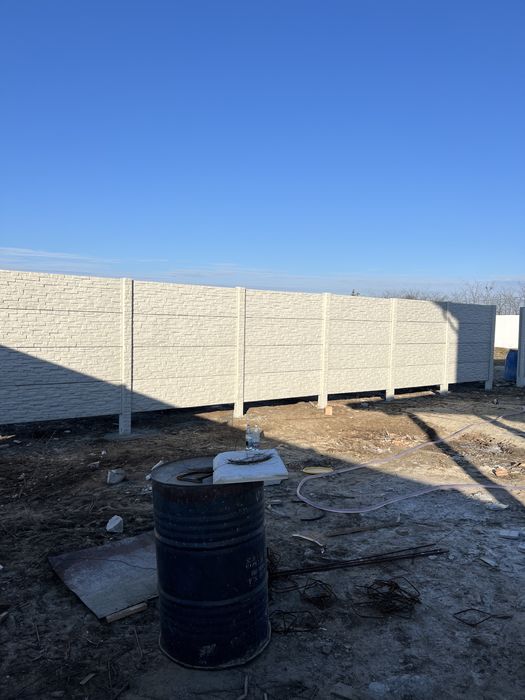 Gard beton din placi