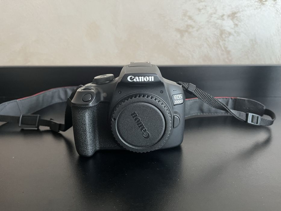 Aparat foto DSLR Canon EOS 2000D+obiectiv 55-250mm