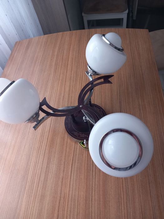 Lustra camera.stare buna