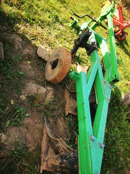 Vând plug 3 trupite