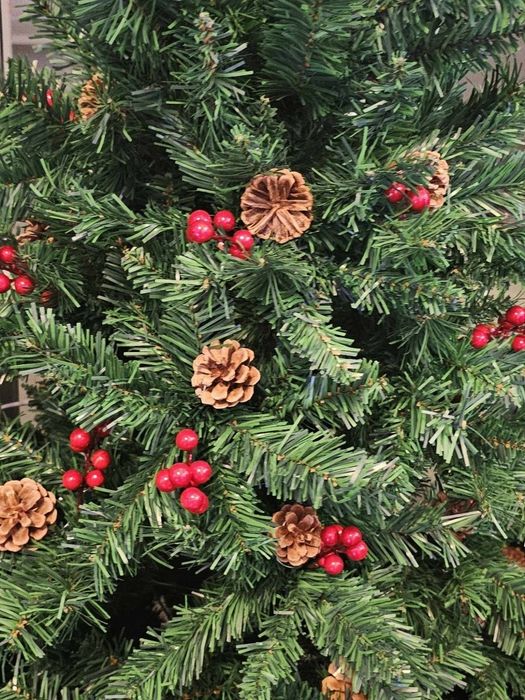 Изкуствена елха Luxury Diamond с червен глог и шишарки