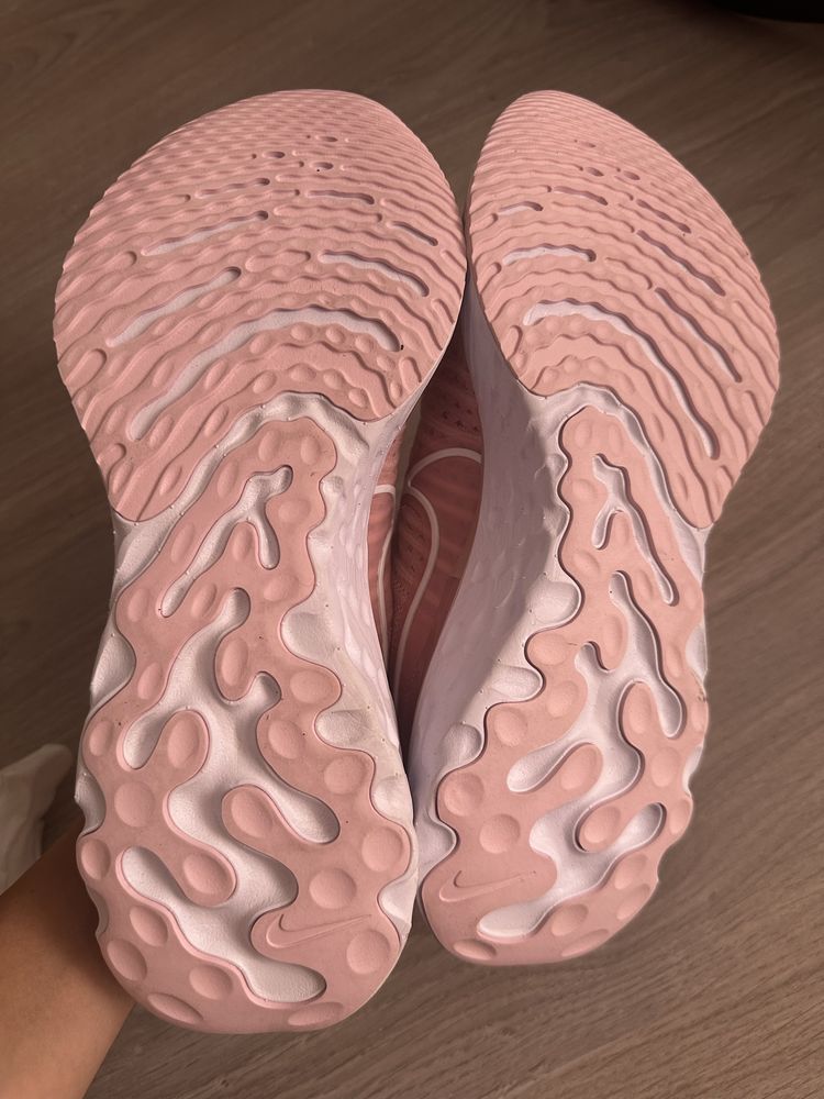 Nike React, Nike чехли, Vans Veja