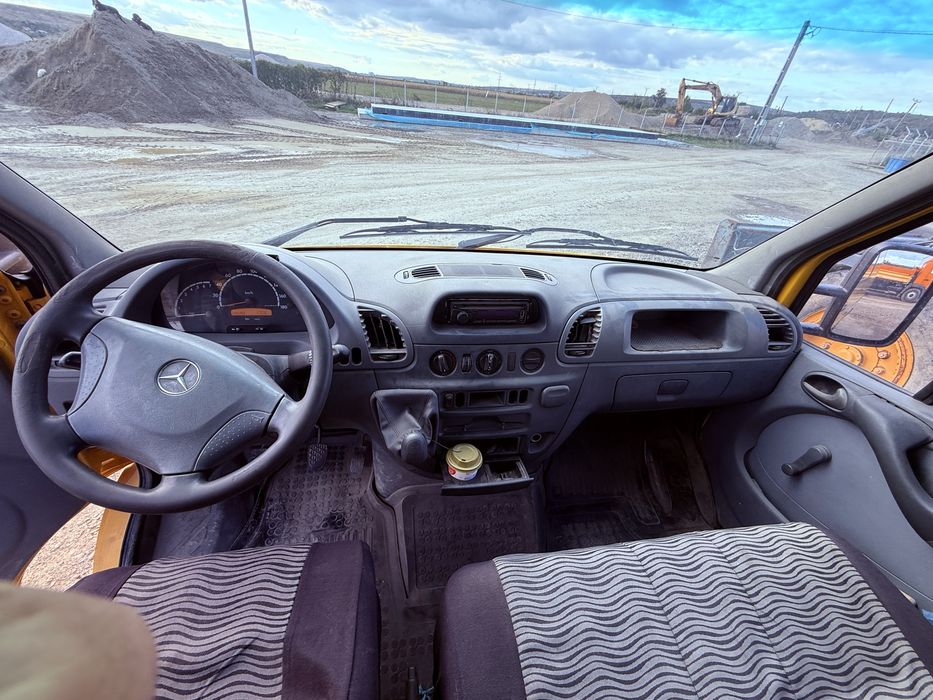 Mercedes Sprinter 211CDI motor 2.2 Avem 2 mașini identice disponibile.