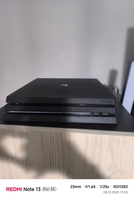 Ps4 pro със 6 игри