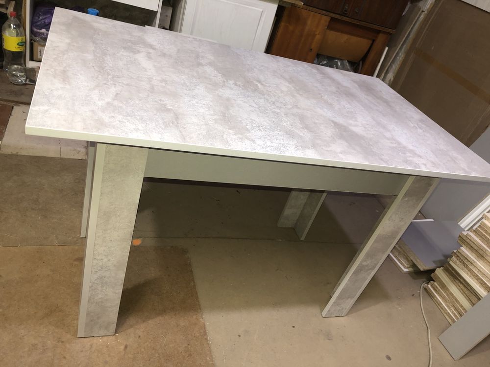 Продам новый кухонный стол