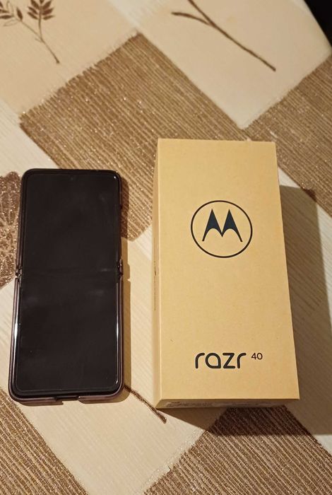 Продавам Motorola razr 40