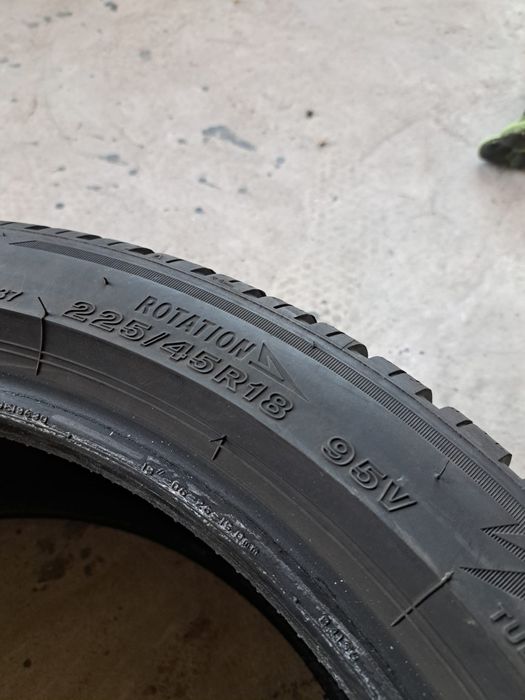 2 anvelope iarnă 225 45 r18 Bridgestone