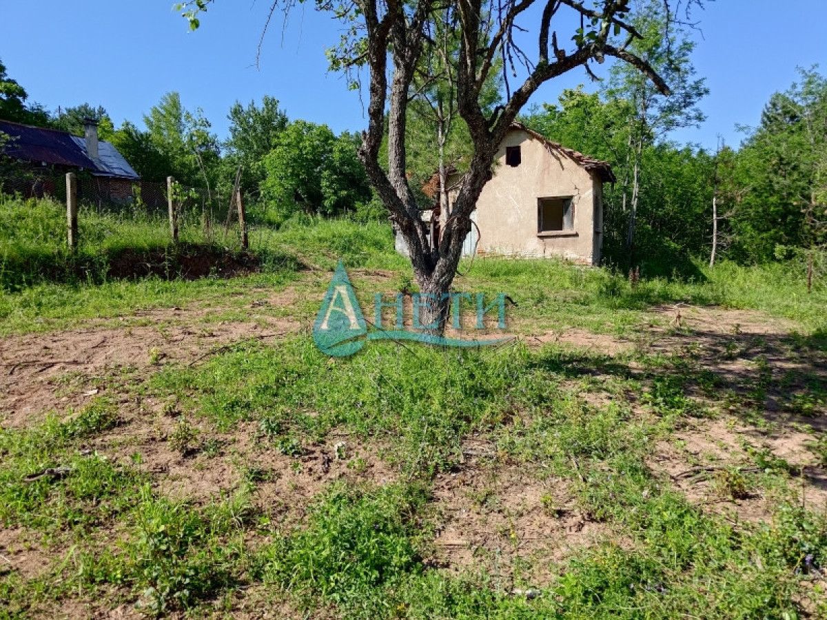 Парцел 2510 м2 в с.Подгумер, в.з.Пресвета за комплекс от 3 къщи, в
