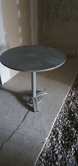 Маса сива запазена