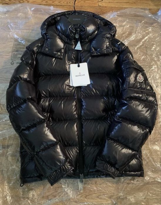 geaca M.O.N.C.L.E.R neagra