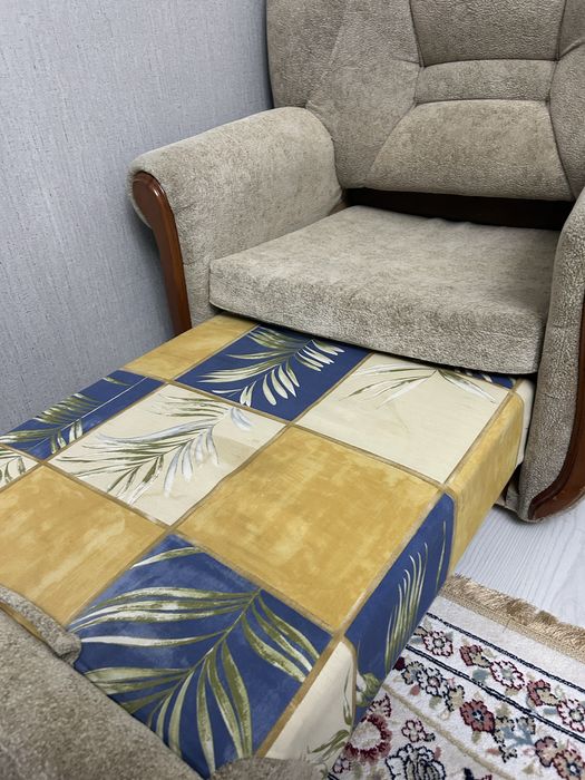 Диван, кресло.