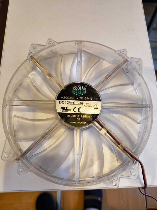 Продавам 5 използвани вентилатора Cooler master